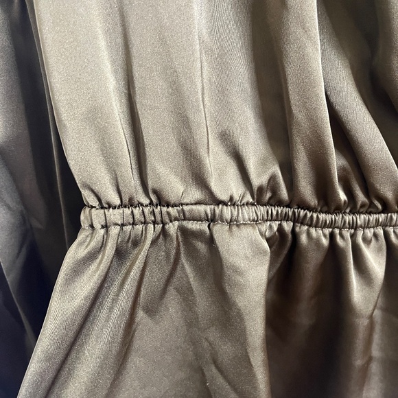 Guess Olive Satin Surplice Peplum Blouse Small Balloon Sleeve Top - Picture 6 of 7